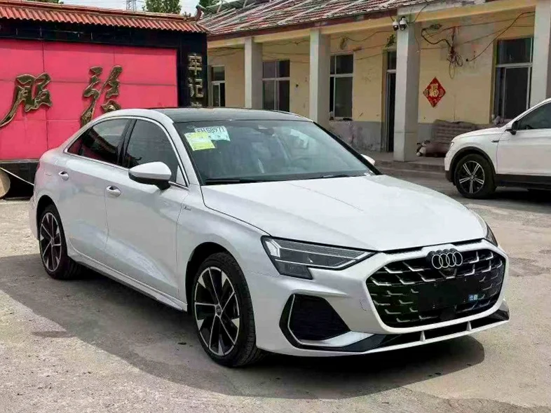 奥迪A3 后面外观一