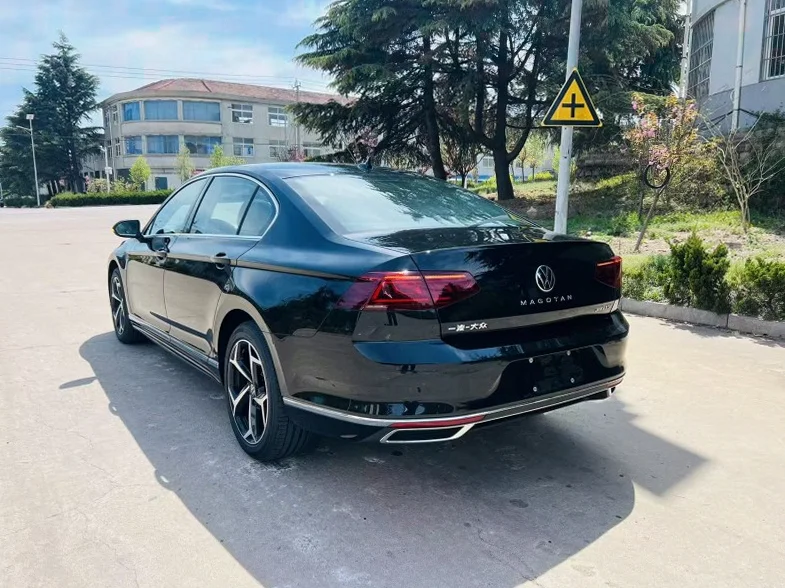 大众迈腾 后面外观三