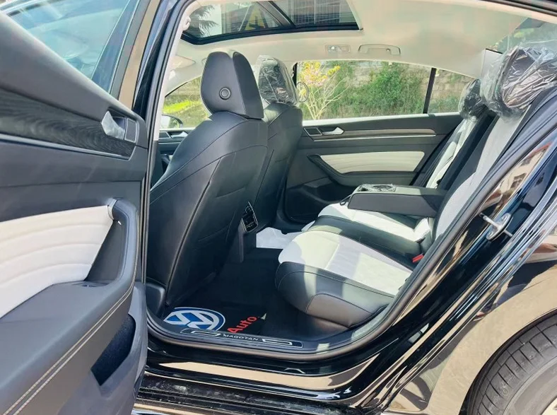 大众迈腾 后面外观一