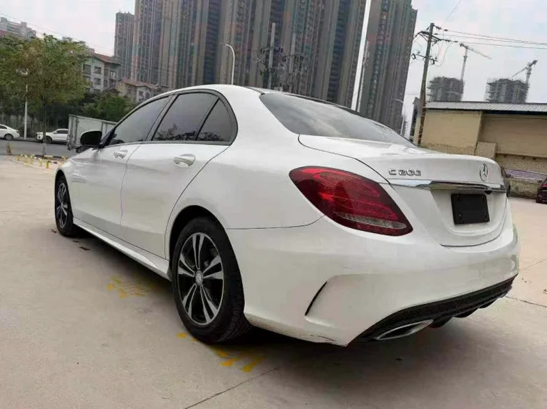奔驰C 驾驶室