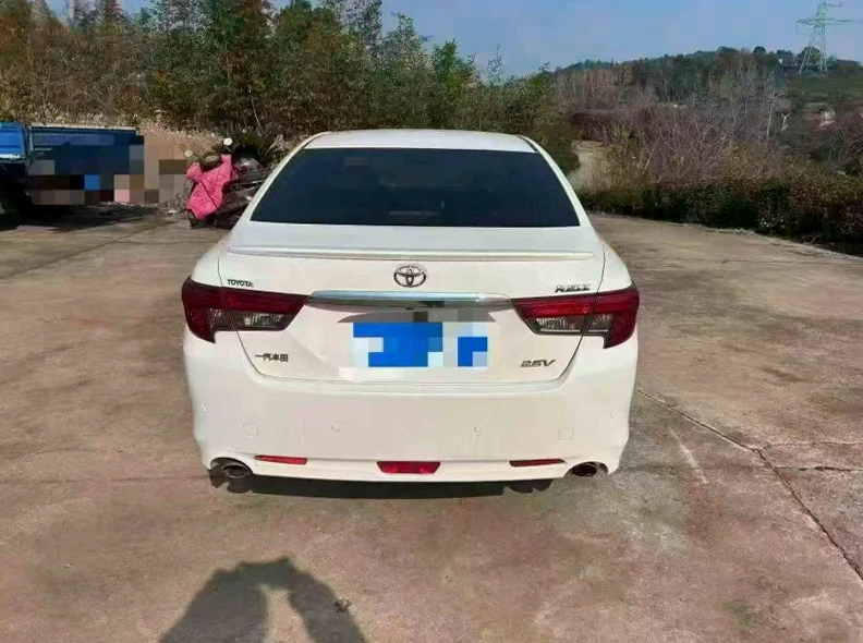 丰田锐志 后面外观一