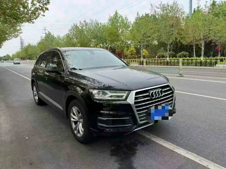 奥迪Q7 正面外观二