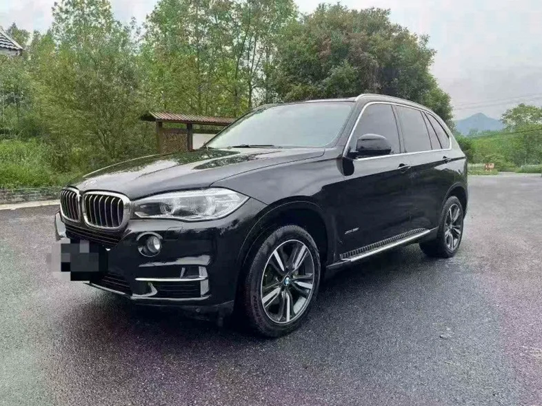 宝马X5 正面外观三