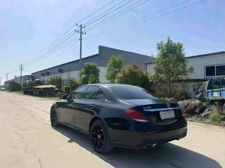 奔驰E 后面外观一