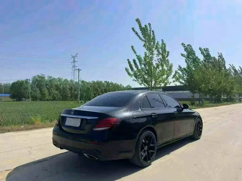 奔驰E 后面外观三