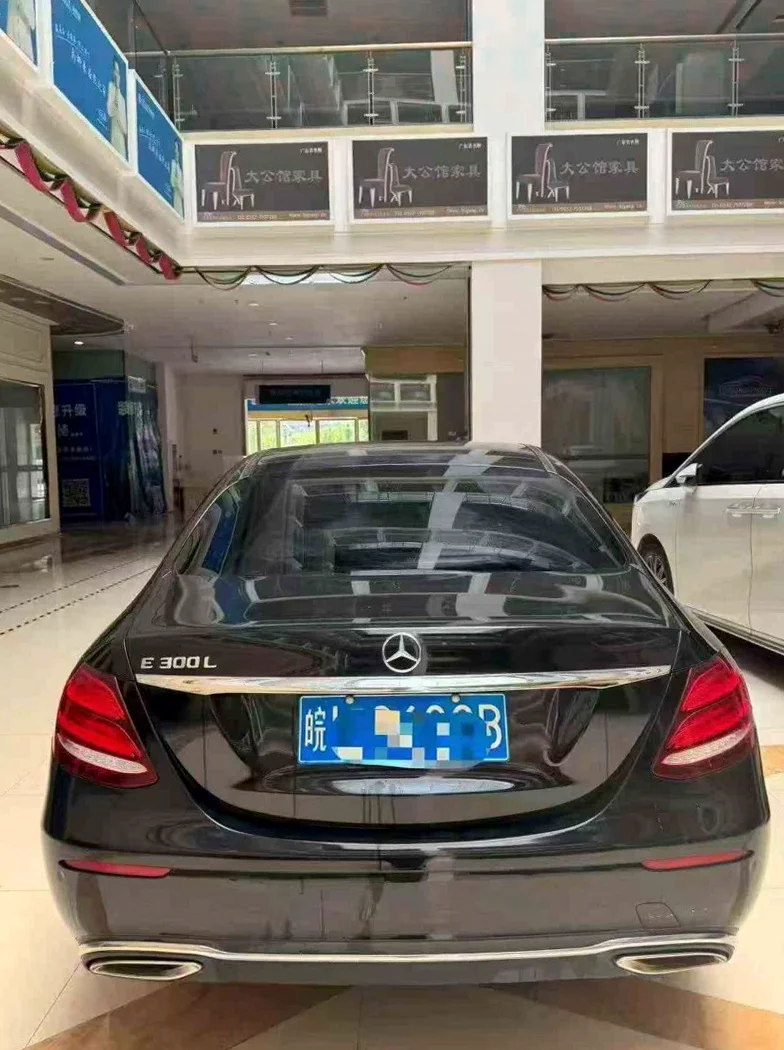奔驰E 内饰前排