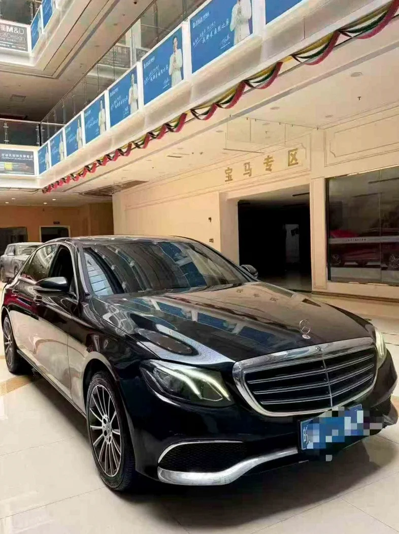 奔驰E 正面外观二