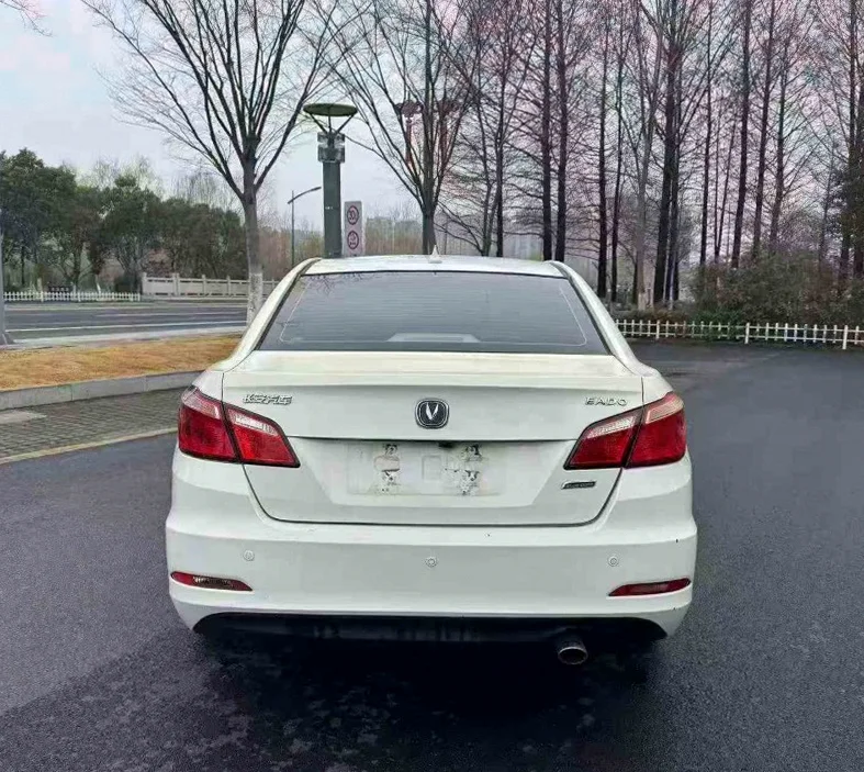 长安汽车逸动 驾驶室