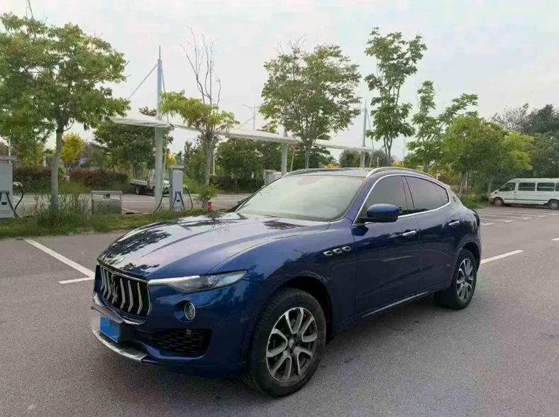 玛莎拉蒂Levante 正面外观二