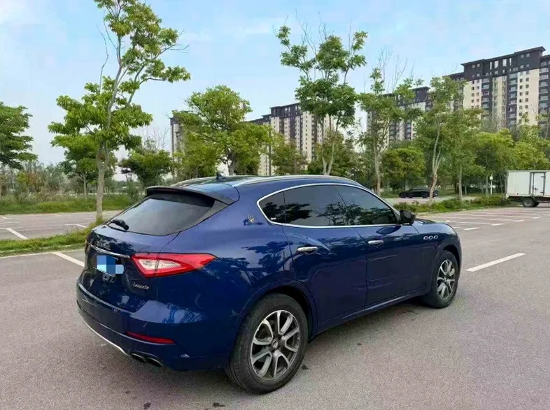 玛莎拉蒂Levante 驾驶室