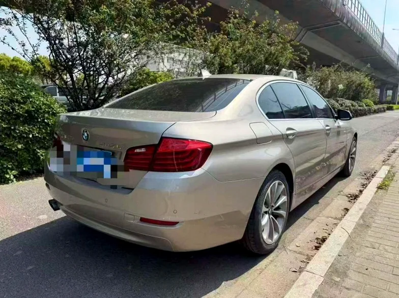 宝马5系 内饰后排
