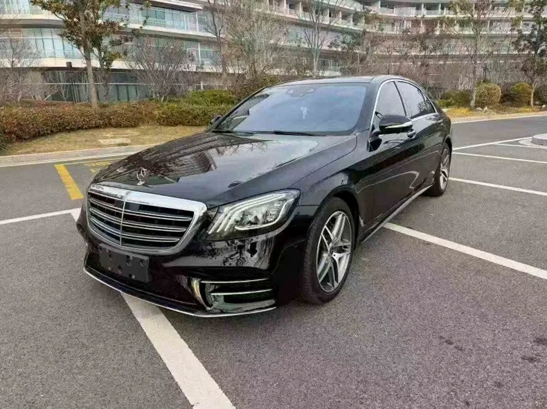 奔驰S 正面外观二
