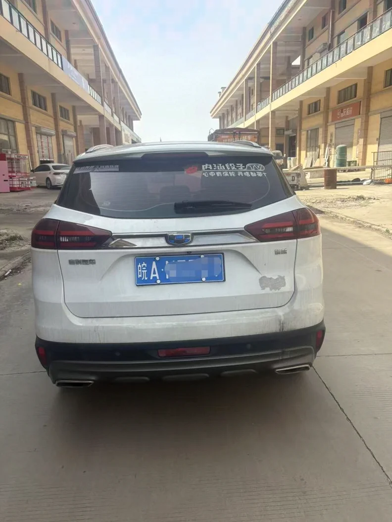 吉利博越 驾驶室