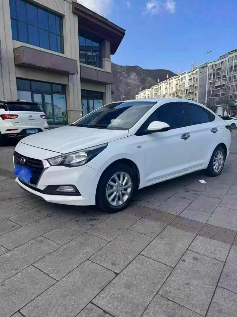 现代悦动 正面外观三