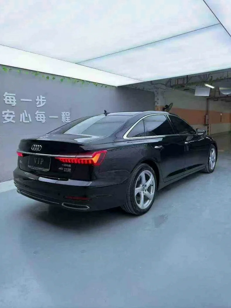 奥迪A6L 内饰前排