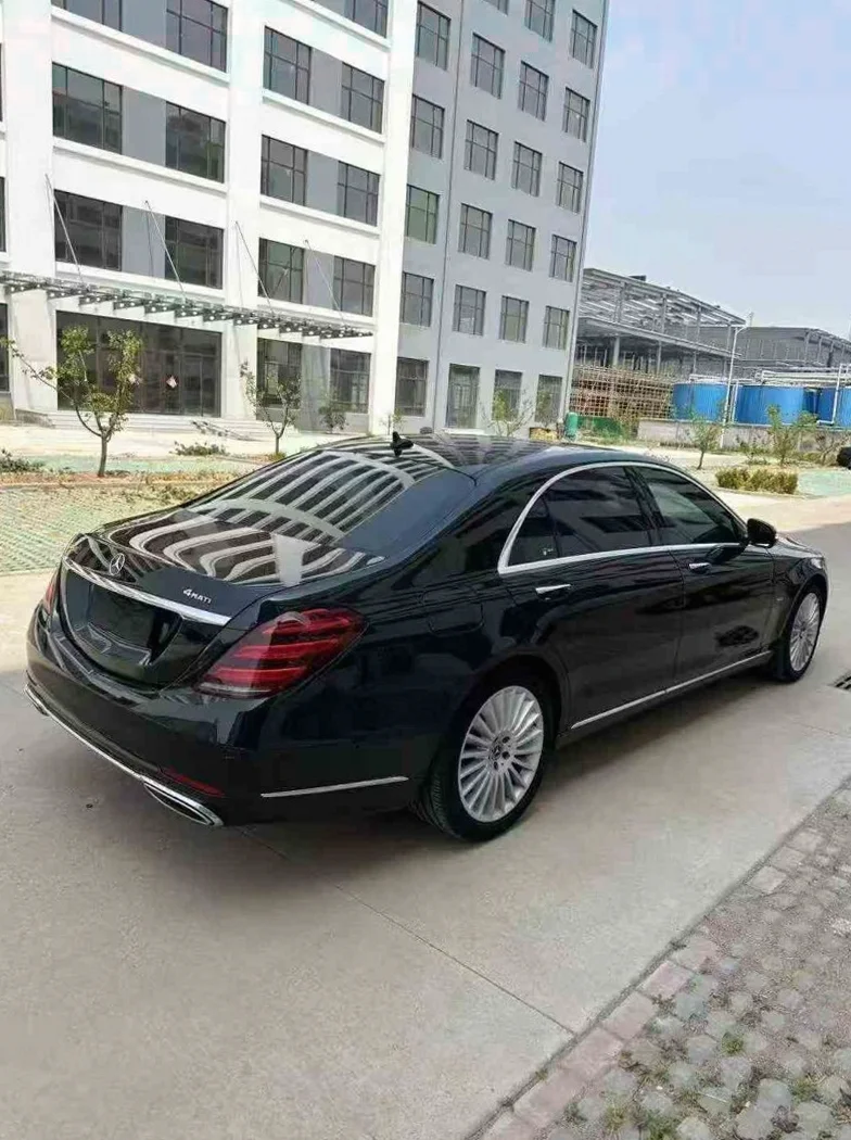 奔驰S 后面外观三