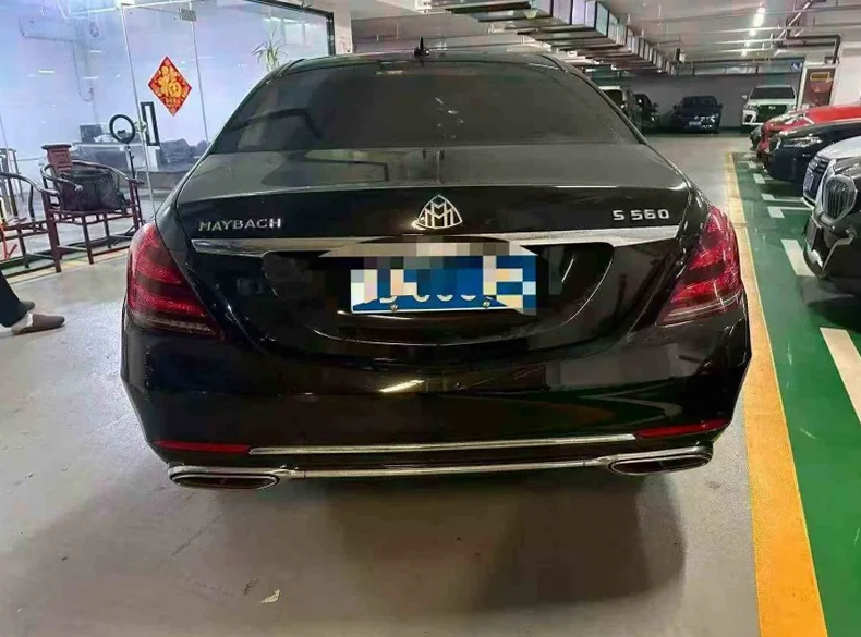 奔驰迈巴赫S级 后面外观三