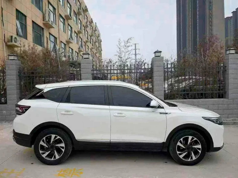 东风ax7 正面外观三