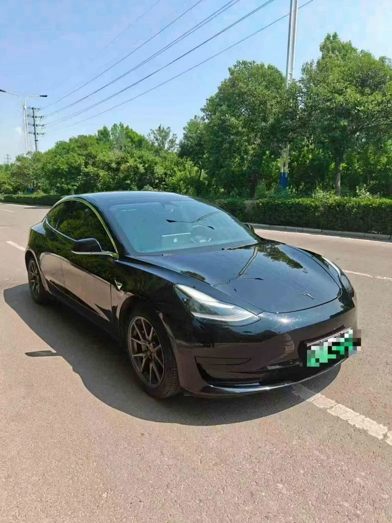 特斯拉MODEL 正面外观二