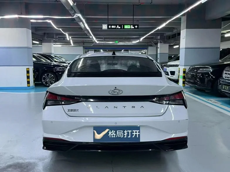 现代伊兰特 驾驶室