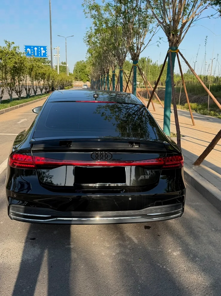 奥迪A7L 后面外观一