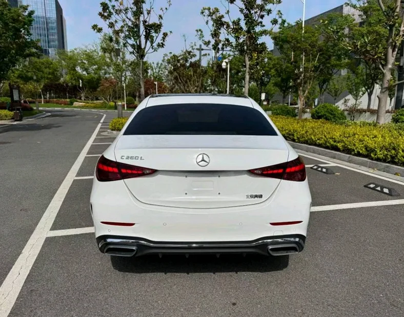 奔驰C 驾驶室