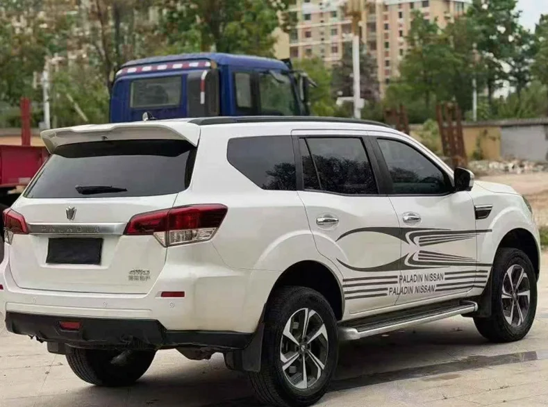 日产帕拉丁 后面外观一