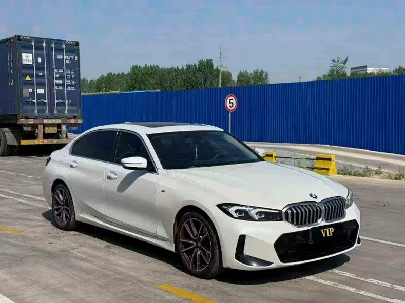 宝马3系 正面外观三