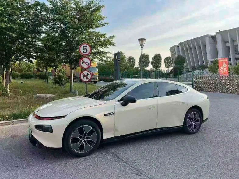 小鹏汽车p7 正面外观三