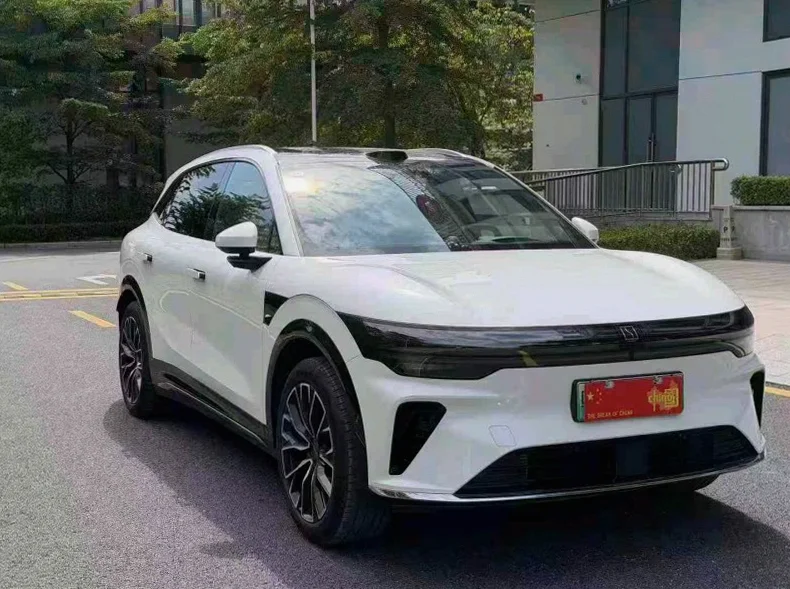 极氪汽车7X 正面外观二