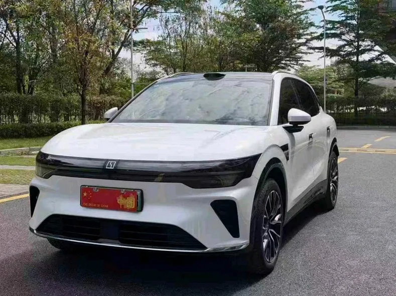 极氪汽车7X 正面外观三