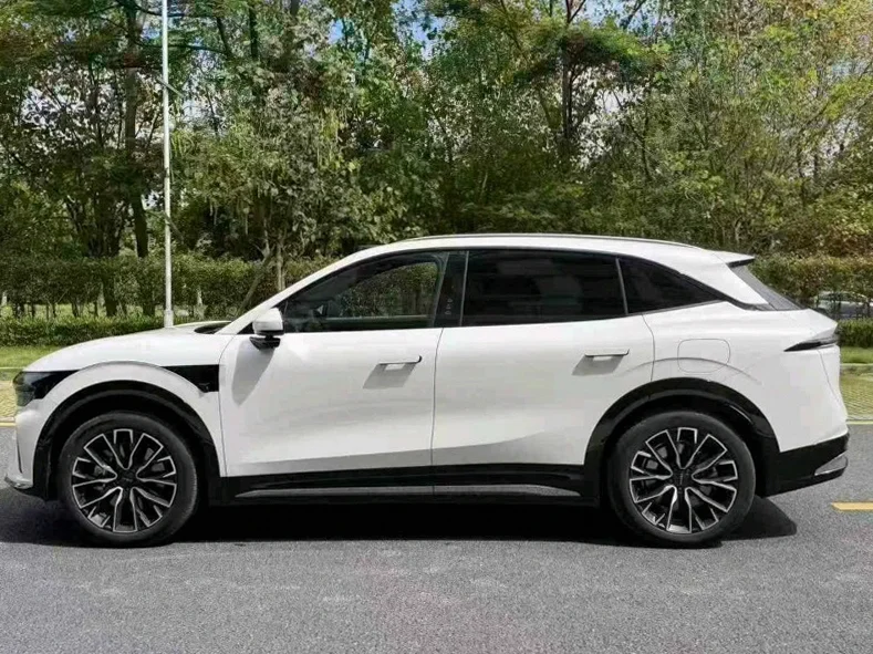 极氪汽车7X 后面外观一