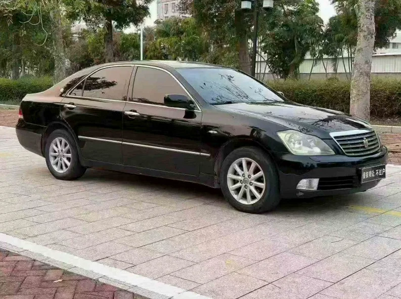 丰田皇冠 正面外观三