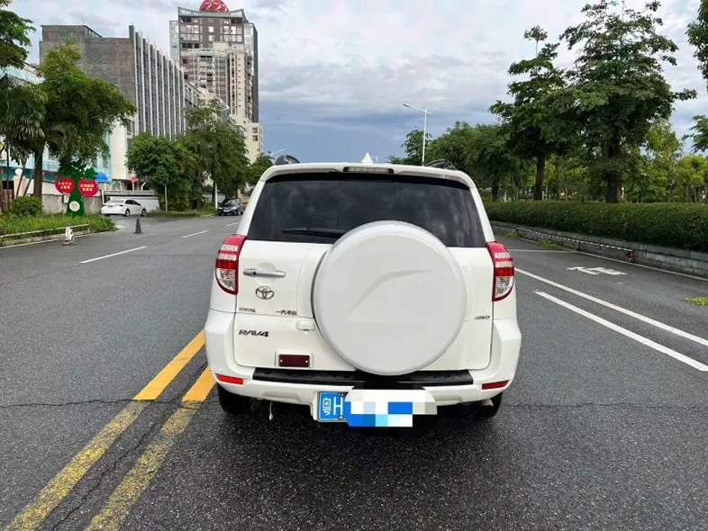 丰田RAV4 驾驶室