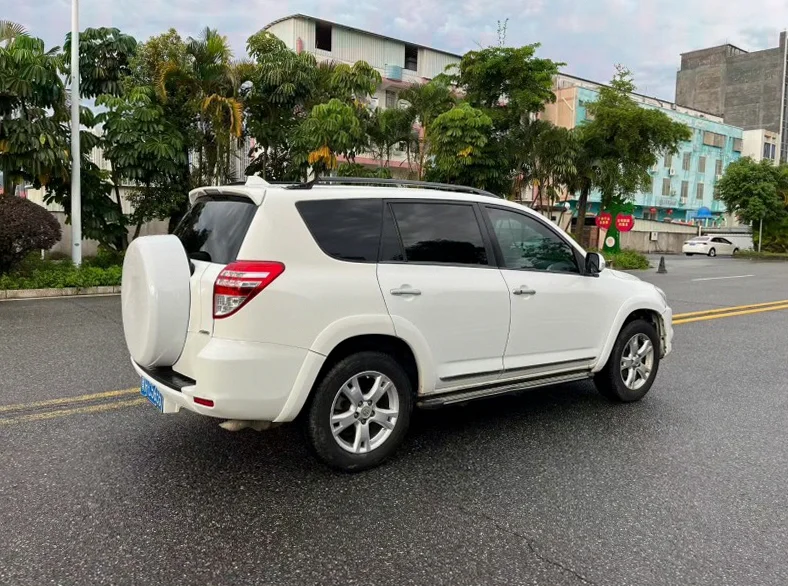 丰田RAV4 内饰后排