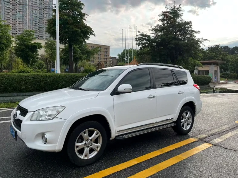 丰田RAV4 正面外观三