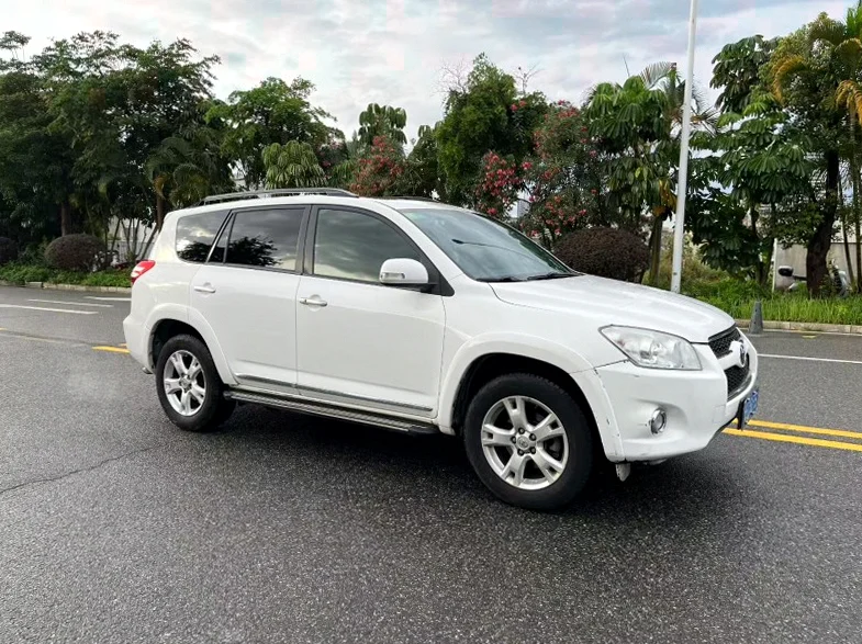 丰田RAV4 正面外观二