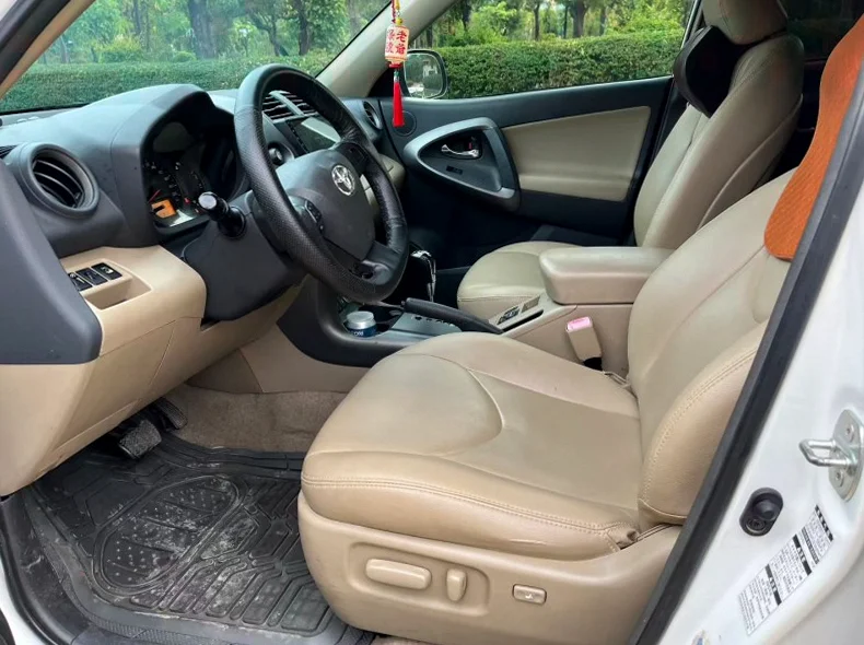 丰田RAV4 后面外观一