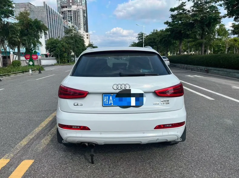 奥迪Q3 驾驶室