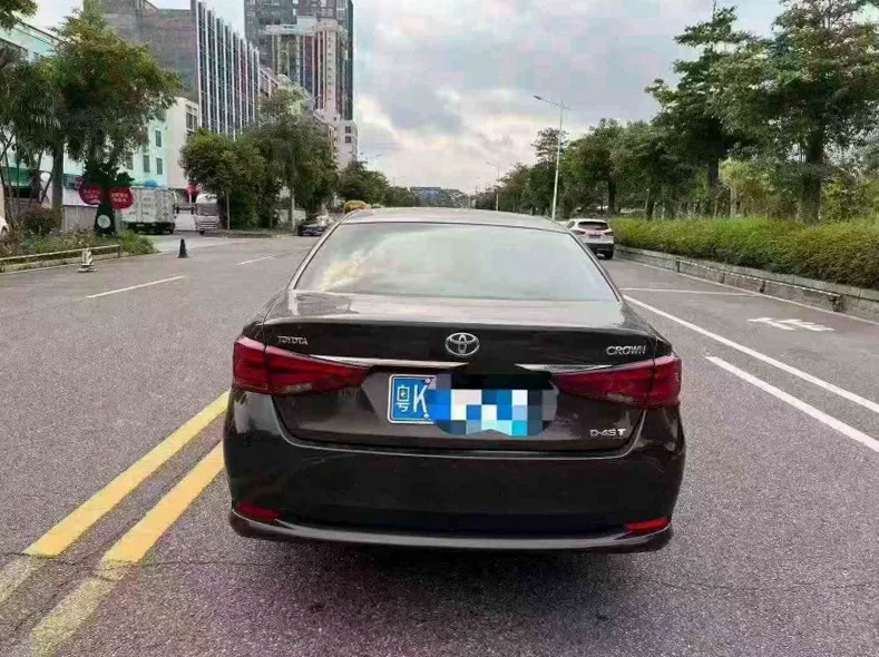 丰田皇冠 驾驶室