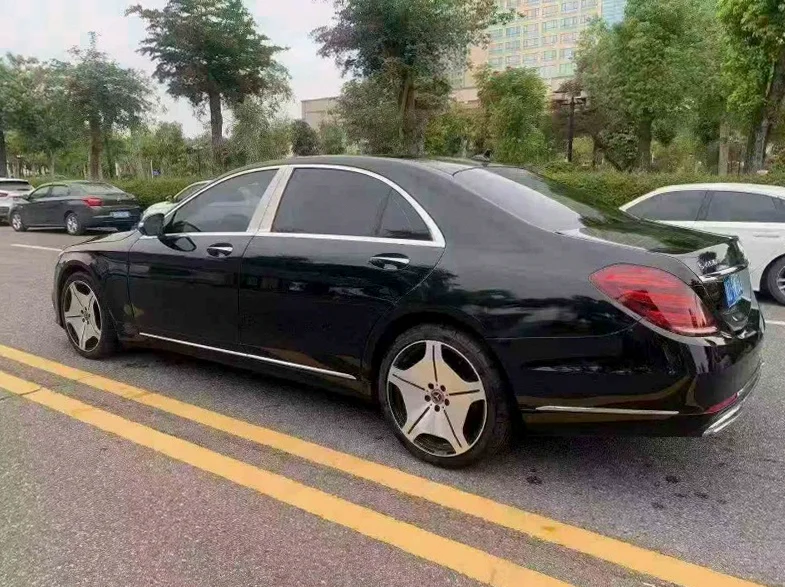 奔驰S 后面外观一