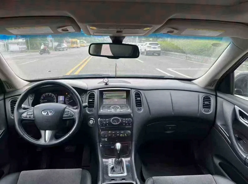 英菲尼迪QX50 后面外观二
