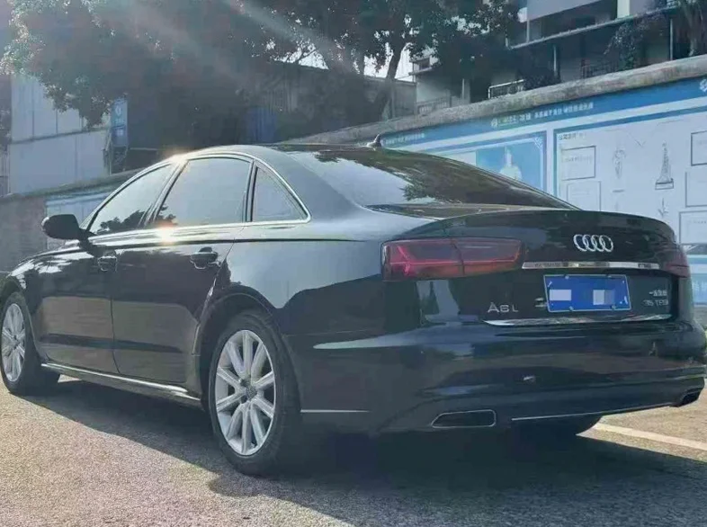 奥迪A6L 内饰后排