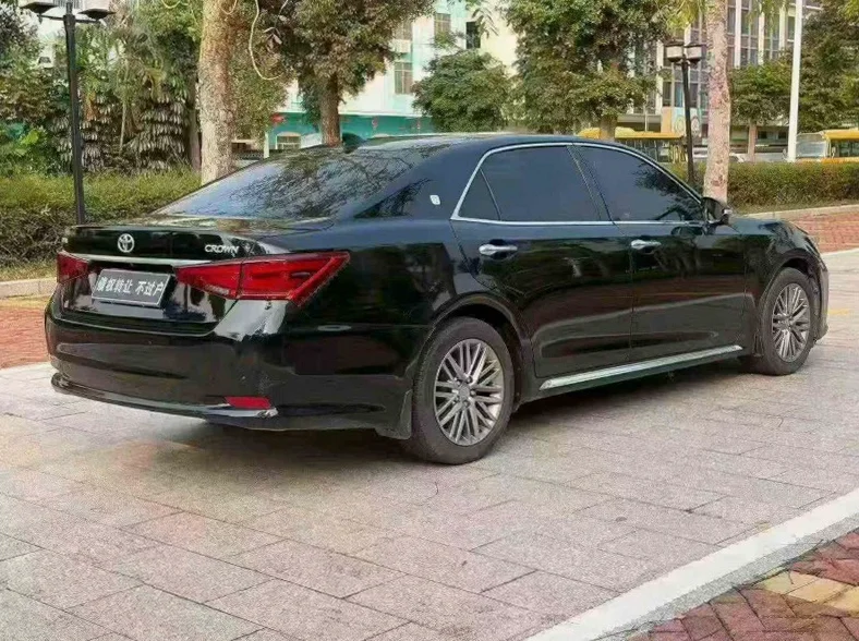 丰田皇冠 后面外观三