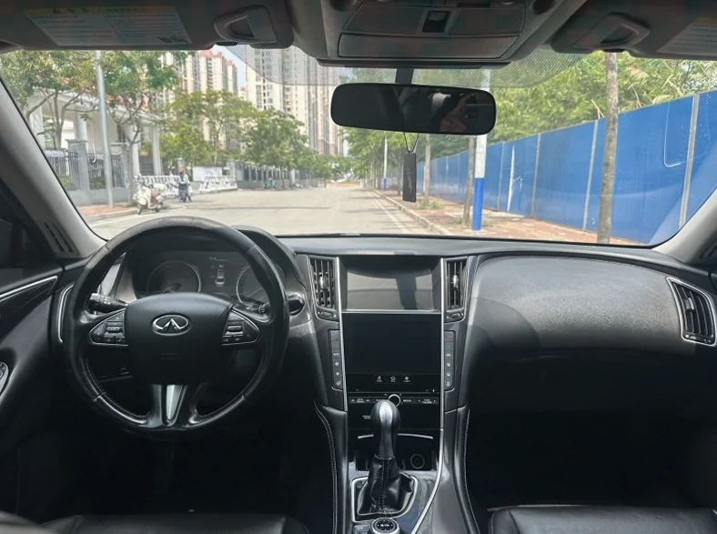 英菲尼迪Q50L 后面外观三