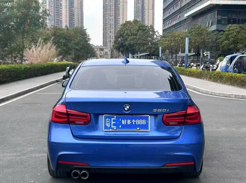 宝马3系 后面外观一