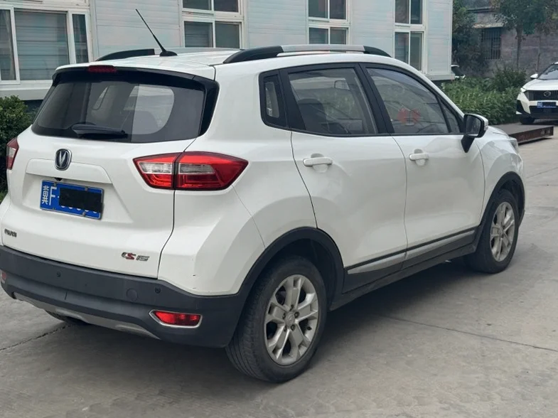 长安汽车CS15 后面外观三