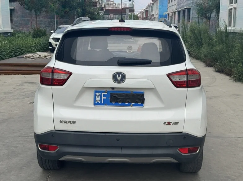 长安汽车CS15 后面外观二