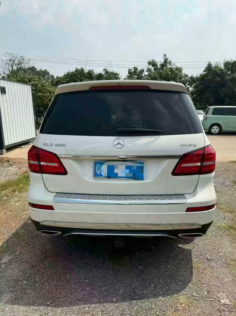 奔驰GLS 后面外观一