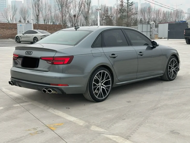 奥迪S4 驾驶室